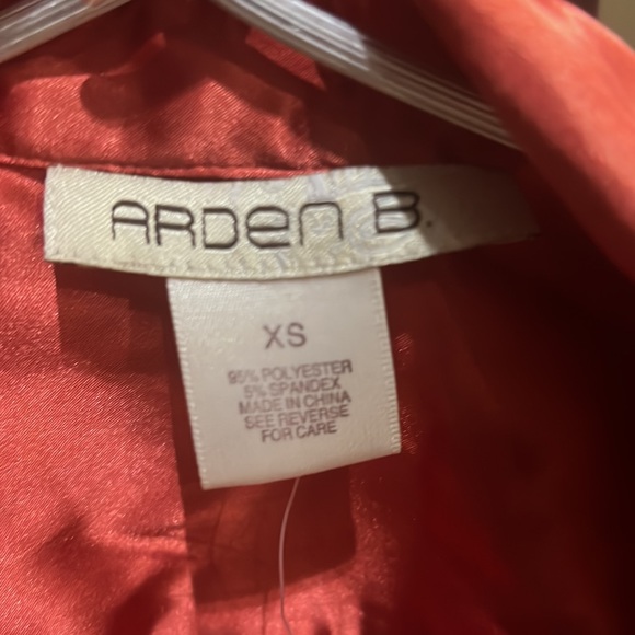Arden B Cranberry Satin Shirt XS NWT - Picture 3 of 9